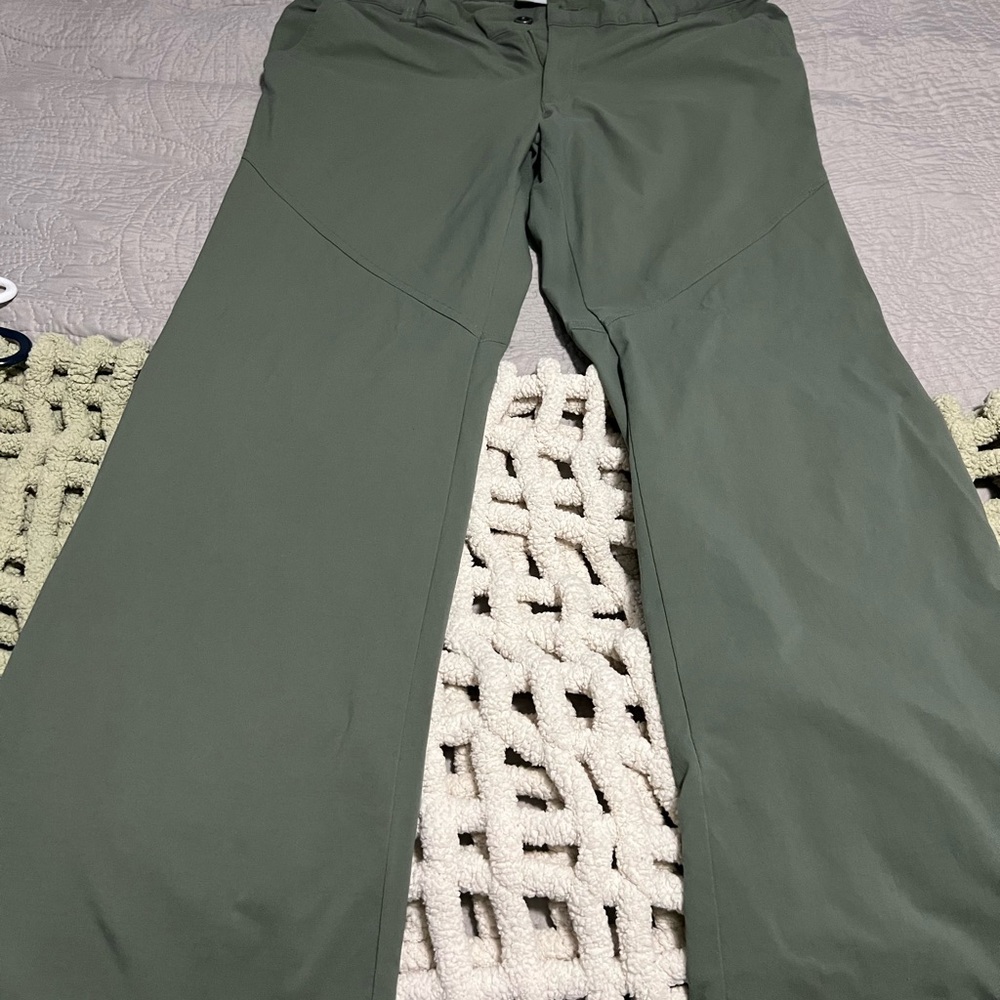 Columbia Women's Wide Leg Pants in Forest Green